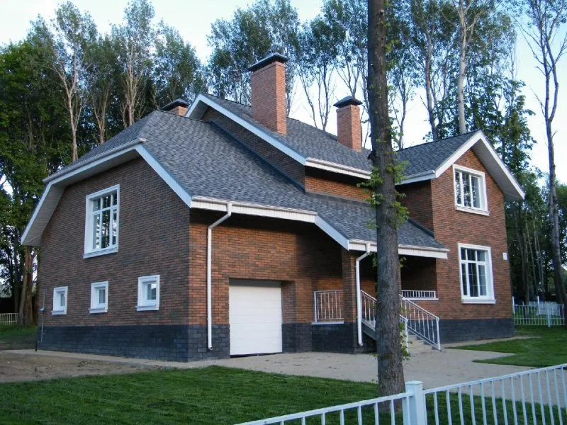 Одноэтажный дом с облицовкой кирпичом