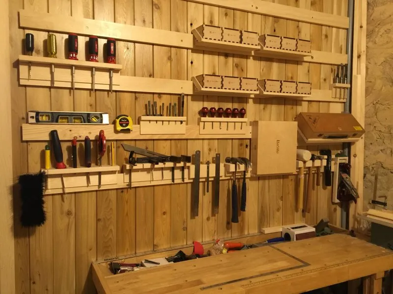 Фартук для инструментов в гараже