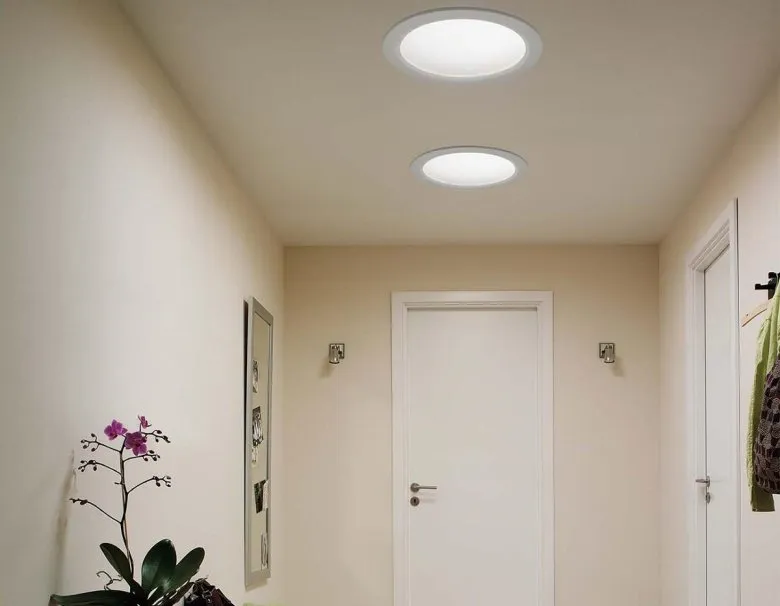 Потолочное освещение в коридоре