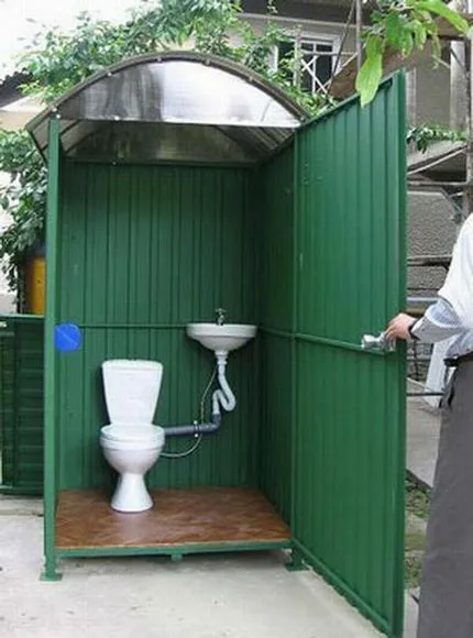 Туалет из металлопрофиля