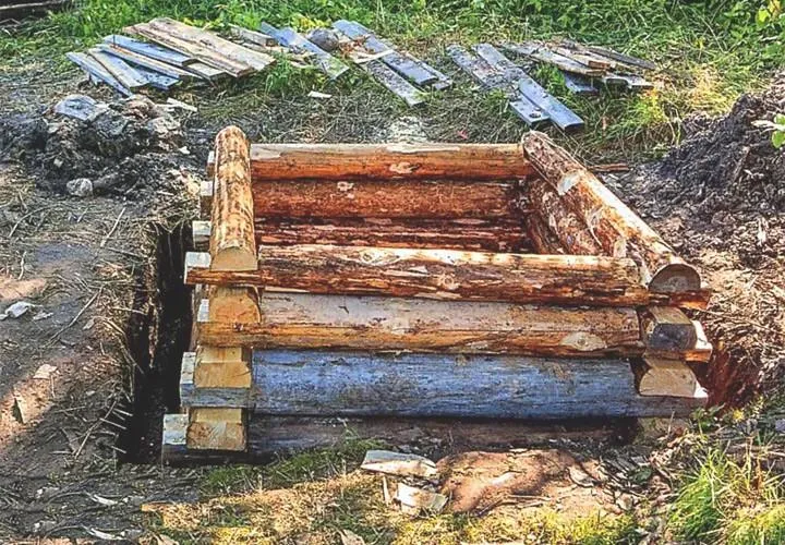 Пример деревянного сруба колодца