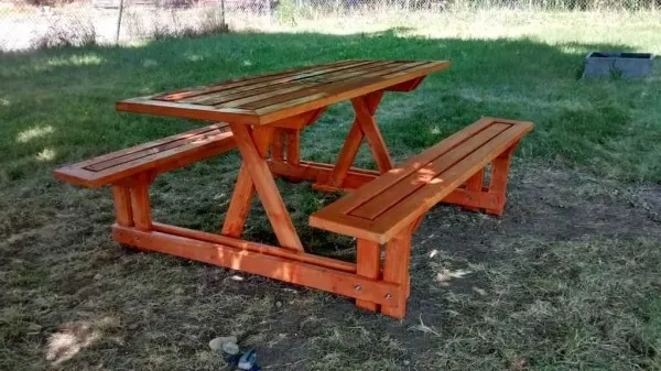 Уличный стол для дачи со скамейками