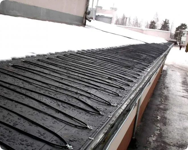 Приспособление для очистки снега с крыши