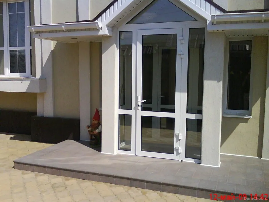 Входная группа из стеклопакетов