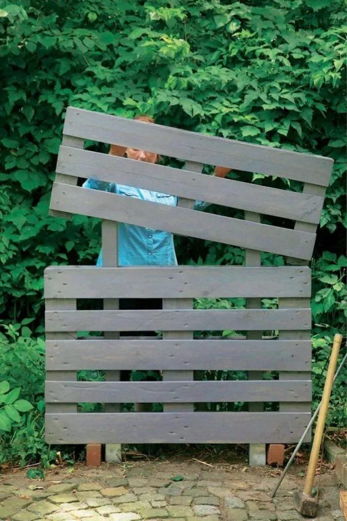 (+24 фото) Как построить забор из поддонов своими руками