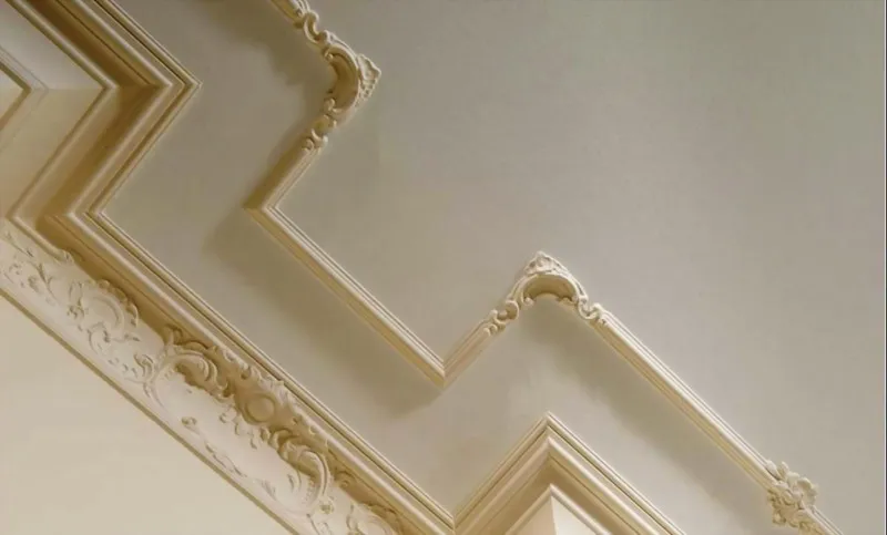 Пример оформления потолка ванной комнаты