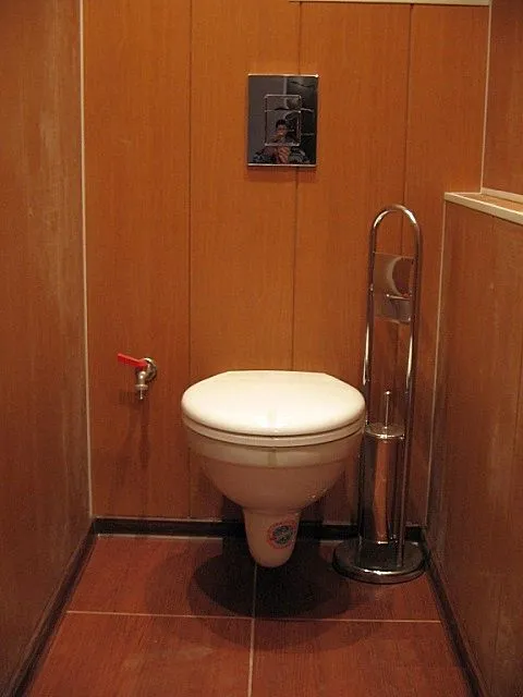 маленький туалет отделка панелями