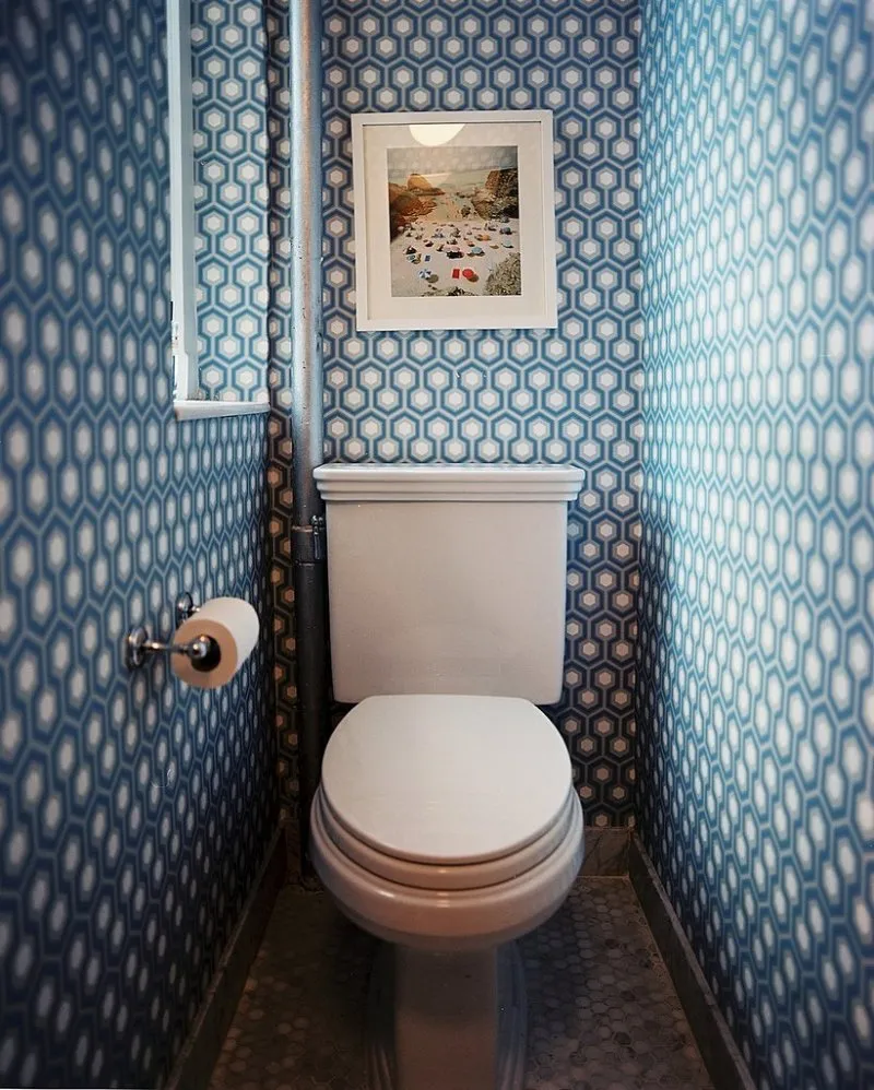 стильный и современный дизайн маленького туалета фото