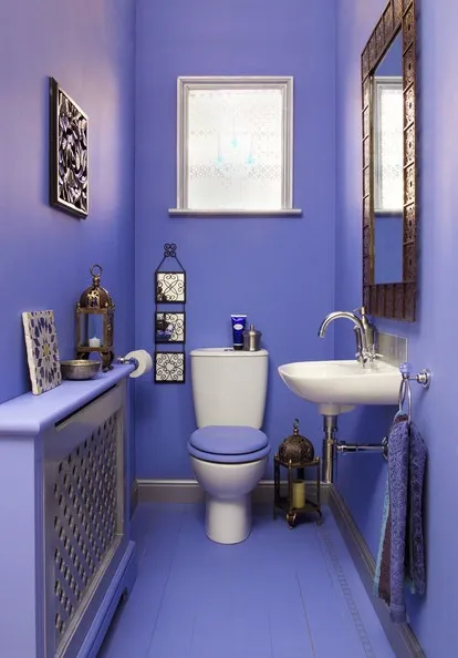 дизайн голубого маленького туалета фото