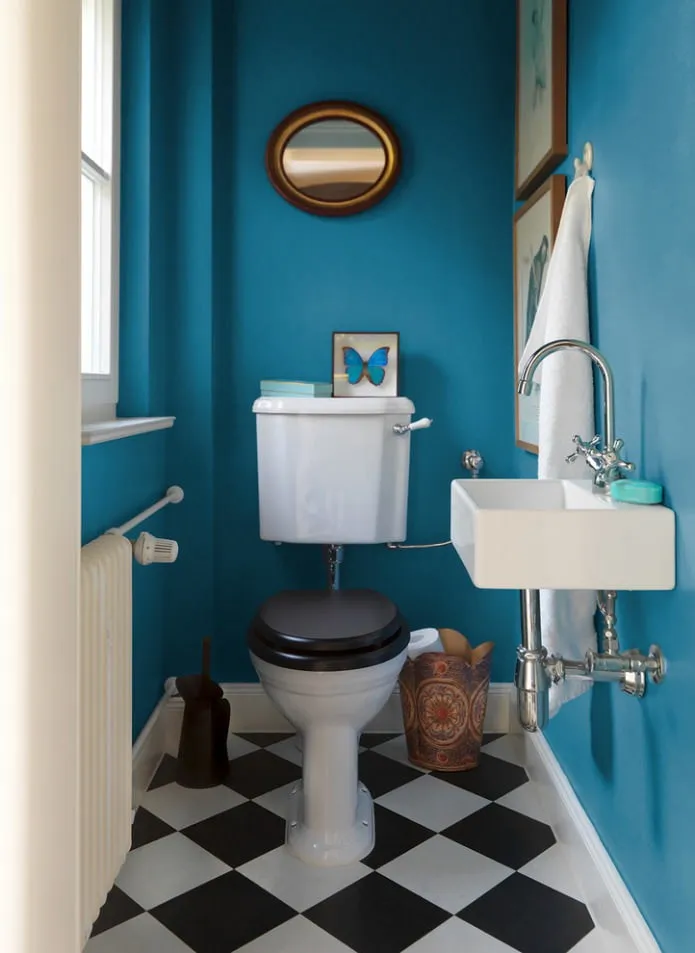 маленький туалет фото в голубом стиле 