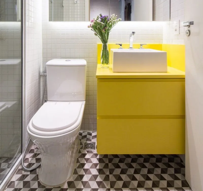 маленький желтый туалет фото 