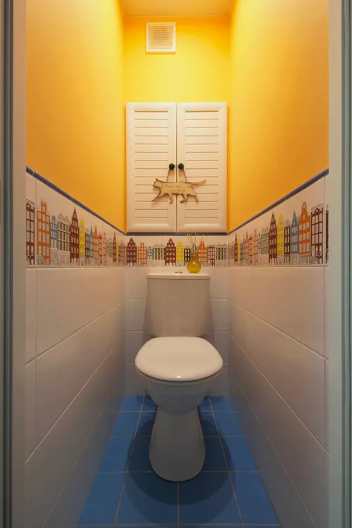 малогабаритный желтый туалет фото