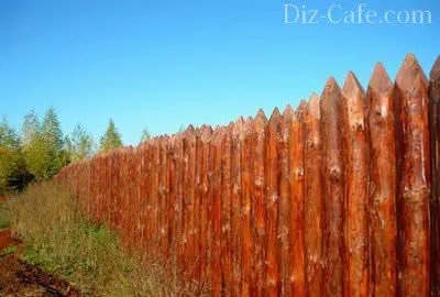 Высокий забор - надежная защита участка