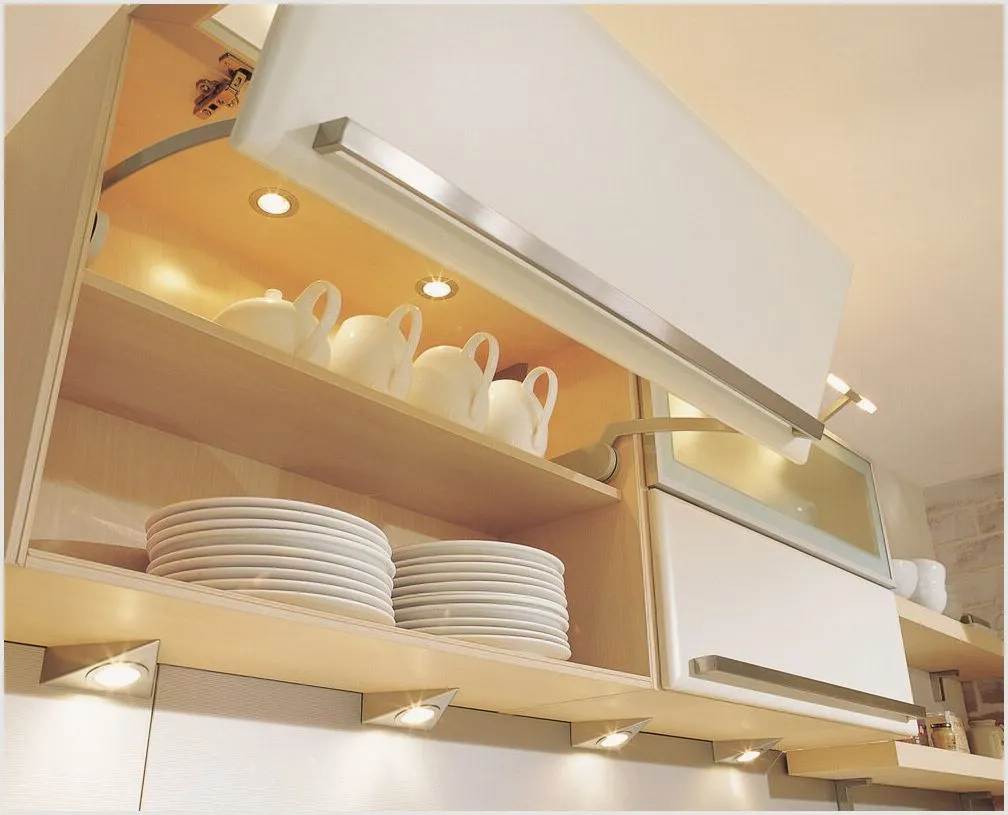 Подсветка внутри верхних кухонных шкафов